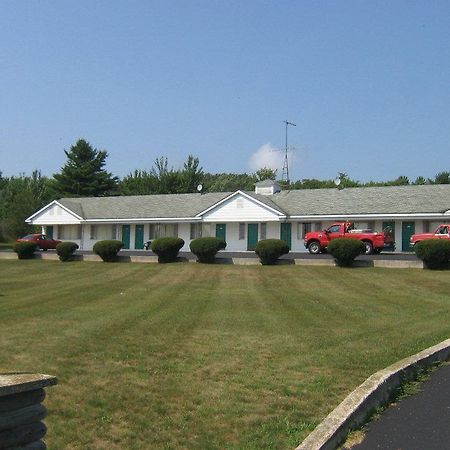 Chapel Hill Motel Brevort Exterior photo