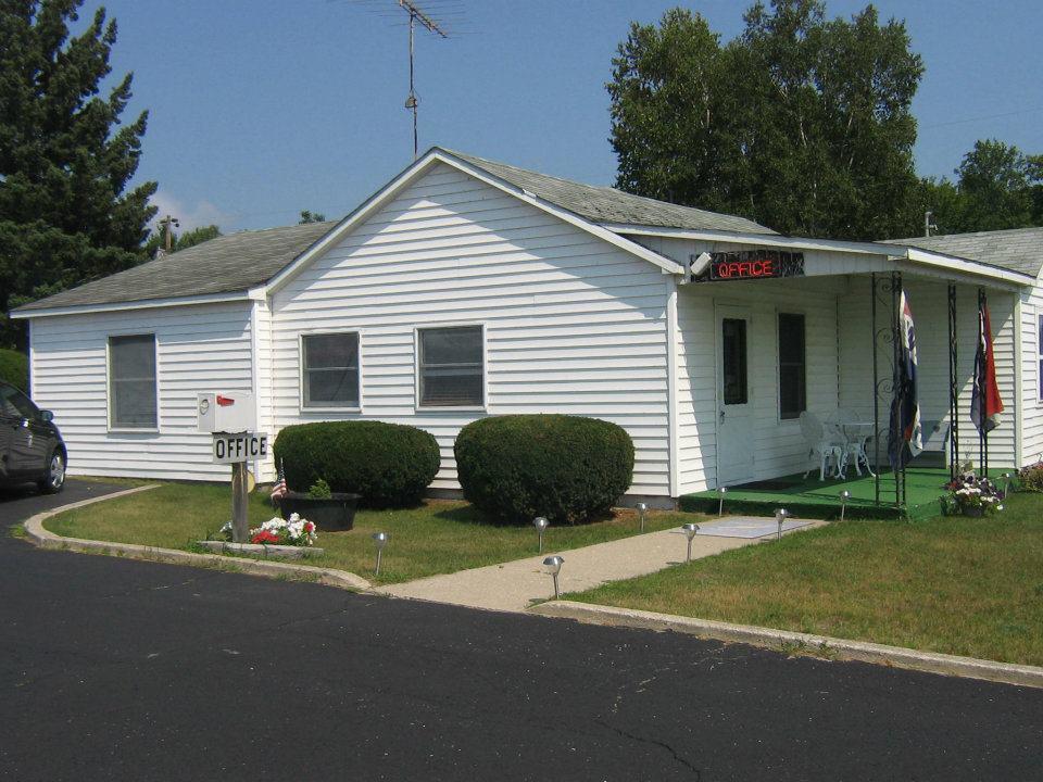 Chapel Hill Motel Brevort Exterior photo